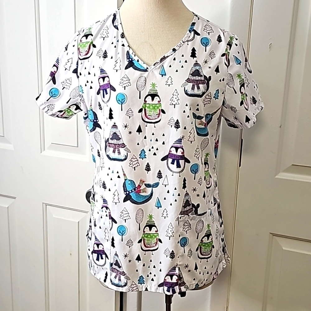 Scrub Star women's size‎ medium scrub top. Short sleeves penguin 🐧 print